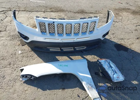 2017 Jeep Compass Latitude Fwd z USA, uszkodzony, nr VIN 1C4NJCEA9HD117473